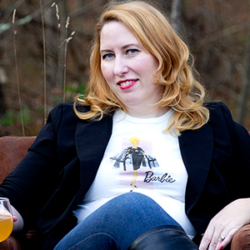 About the author: Rachel Menard. null